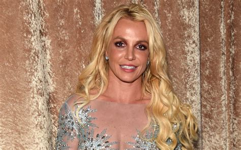 britney spears bare boobs|Britney Spears Bares It All in Steamy Beach Vacation Photos